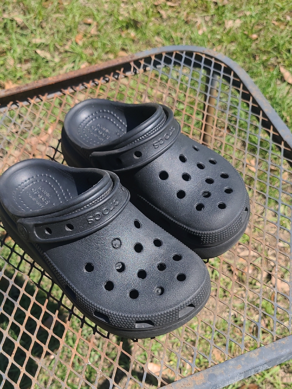 CROCS Kids Classic Crush Clog Black Slip On Platform Size J1